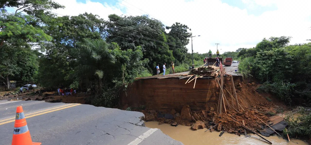 Trecho da BR 343 continua intrafegável
