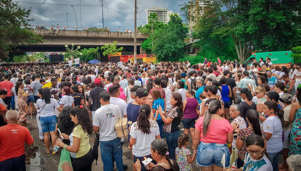 Fiéis seguiram até a Ponte Estaiada