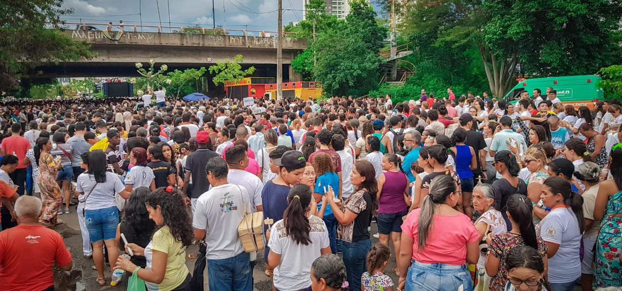 Fiéis seguiram até a Ponte Estaiada