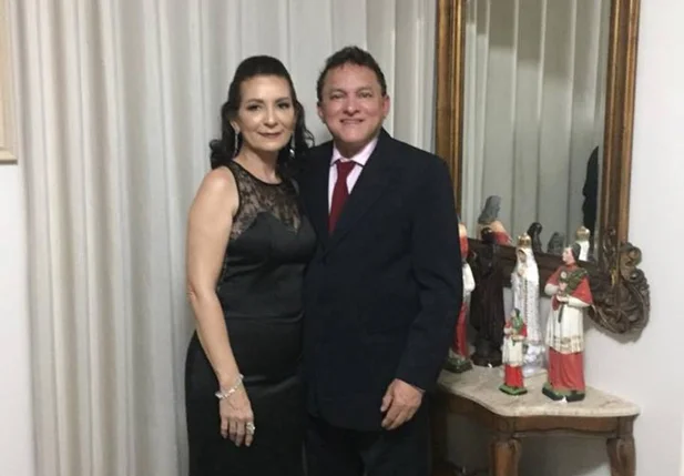 Jonas Elói da Luz ao lado da esposa