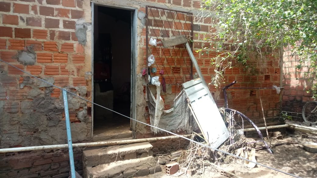 Um das residências prejudicada pela chuva