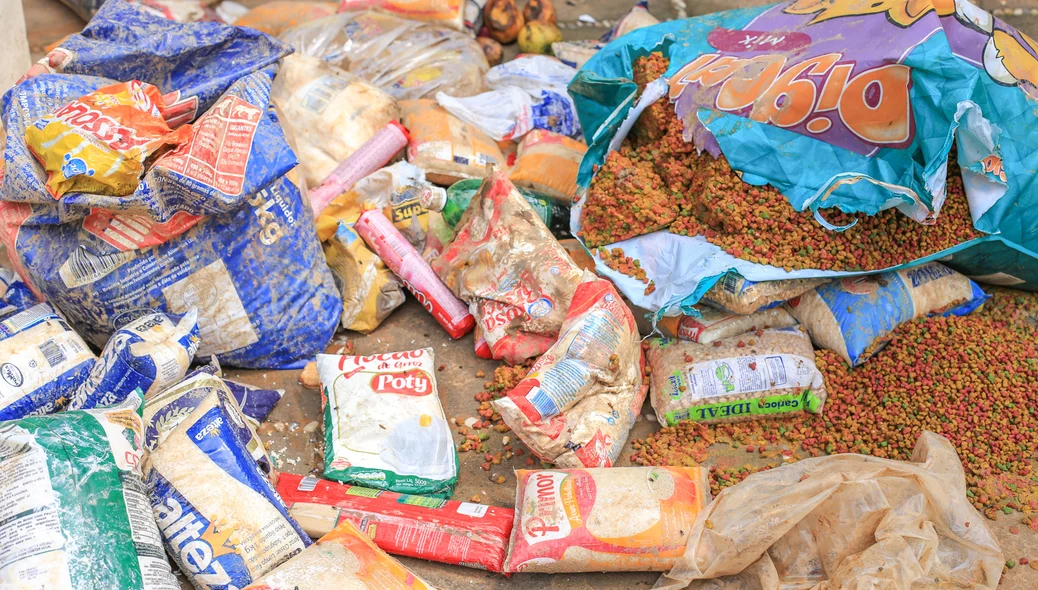 Alimentos danificados pela chuva