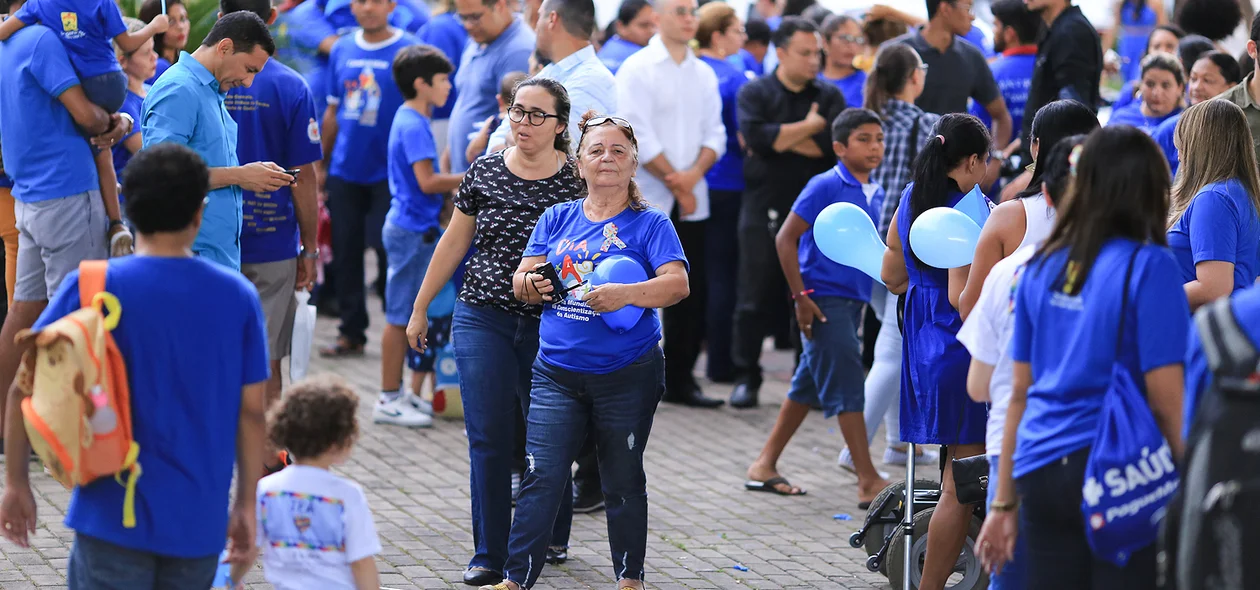 Caminhada Azul alerta para o dia da conscientização pelo autismo 