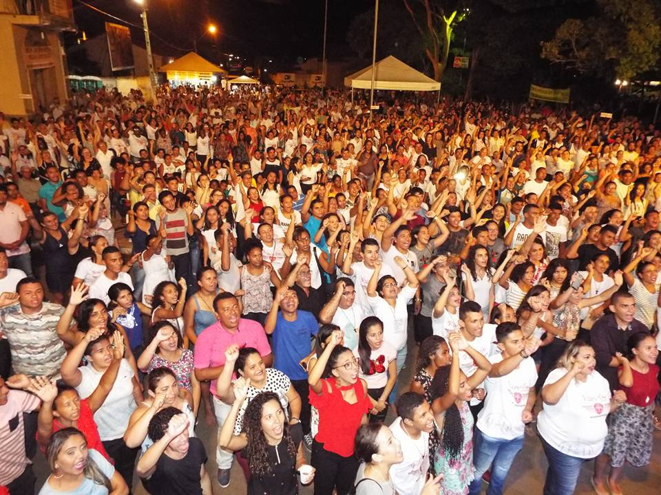 Evento católico reunião grande número de pessoas 