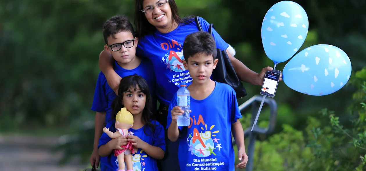 Família participa da caminhada 