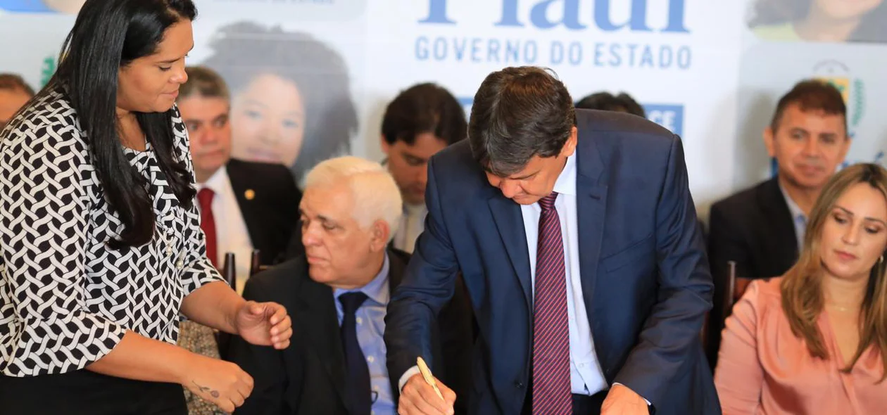 Governador Wellington Dias durante solenidade no Karnak