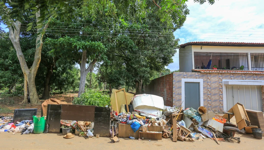 Moradores lamentam a grande perda dos bens materiais 
