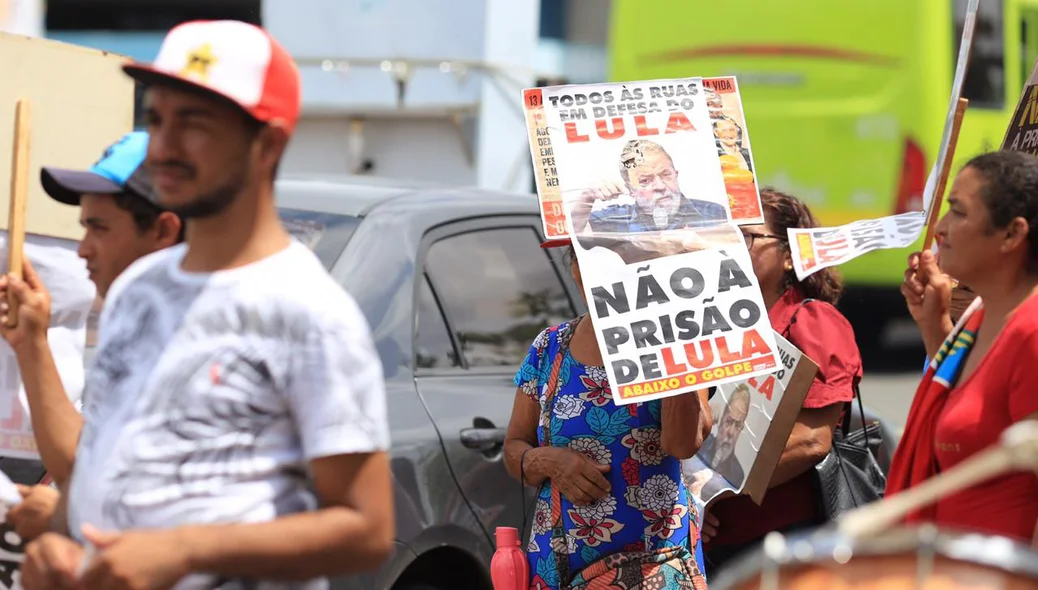 Manifestantes são contra prisão de Lula