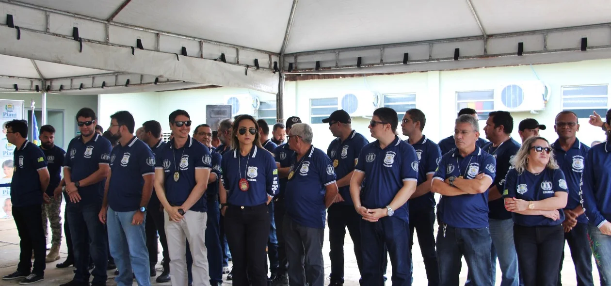 Delegados, agentes e escrivães da DHPP