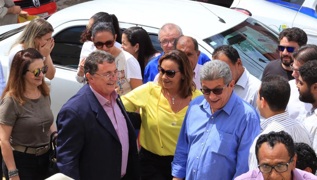 Deputada chegando a sede do PSB 