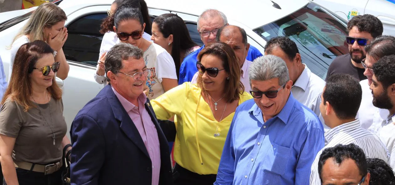 Deputada chegando a sede do PSB 