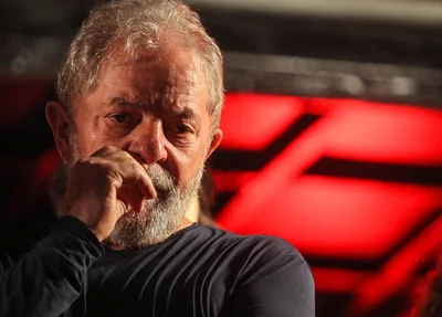 Sérgio Moro determina prisão de Lula
