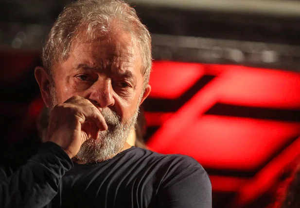 Sérgio Moro determina prisão de Lula