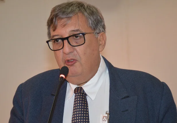 Vereador Carlos Luís (PSDB) pede licença de 121 dias