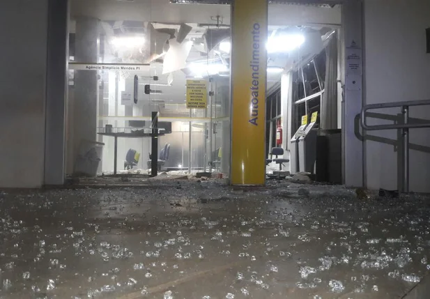 Agências do Banco do Brasil e Correios são explodidas