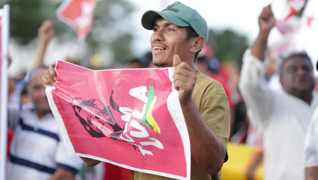 Apoiadores do ex-presidente Lula