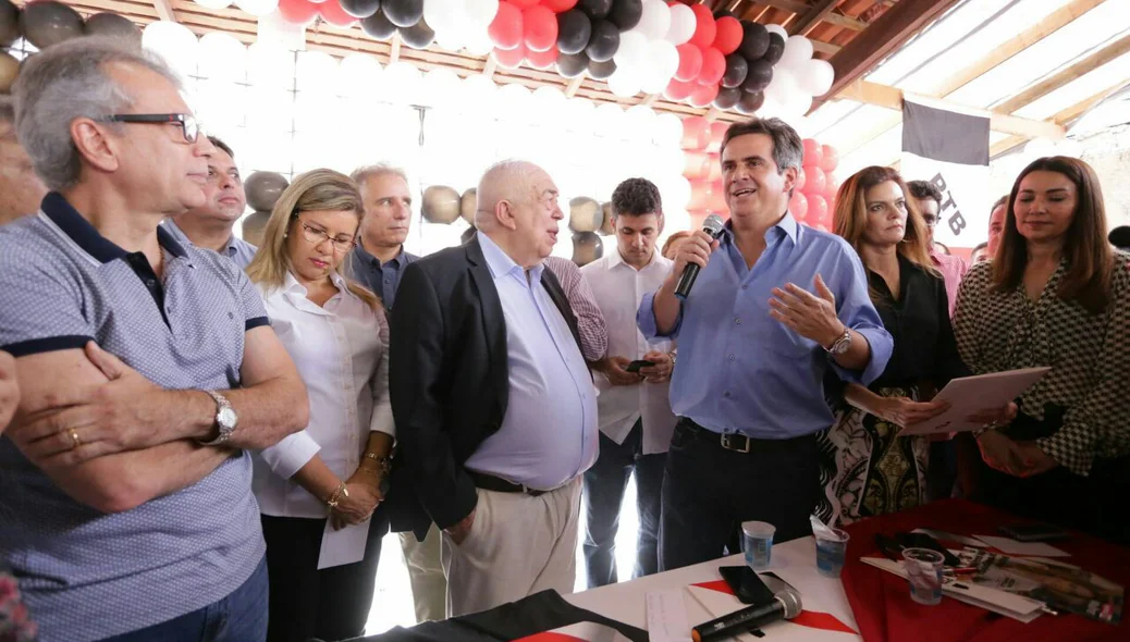 Ciro Nogueira esteve presente no evento de filiação de JVC