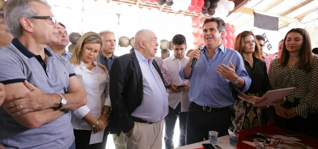 Ciro Nogueira esteve presente no evento de filiação de JVC