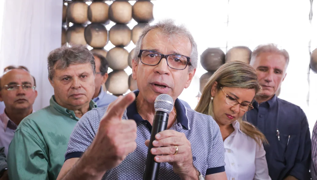 João Vicente discursando 