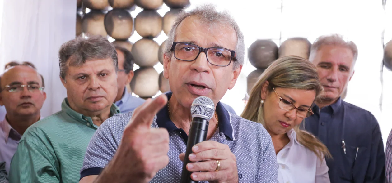 João Vicente discursando 