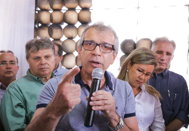 João Vicente discursando 