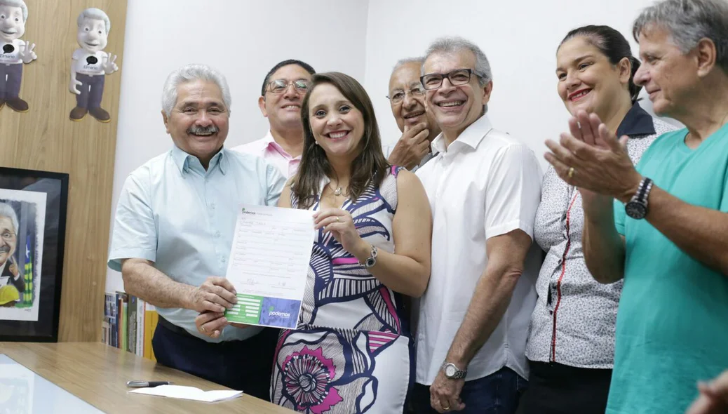 Elmano Férrer se filia ao Podemos