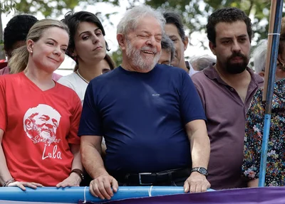 Lula na missa em homenagem à Marília Letícia