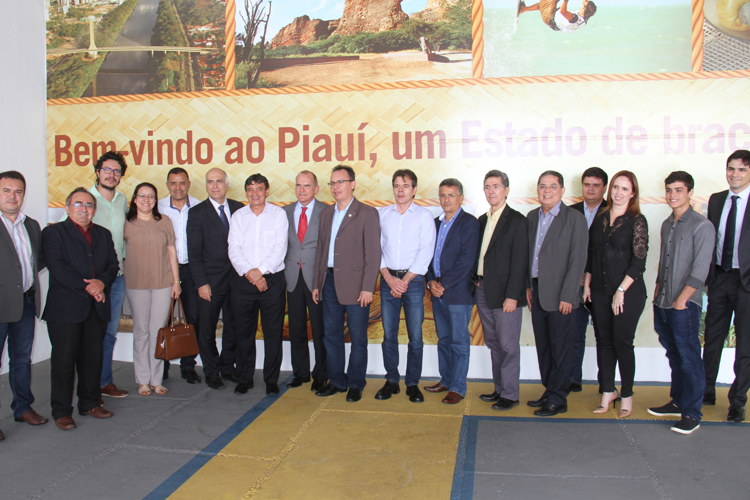 O encontro foi marcado pela assinatura de termo de cooperação entre o Estado e a incubadora La Salle Technova.