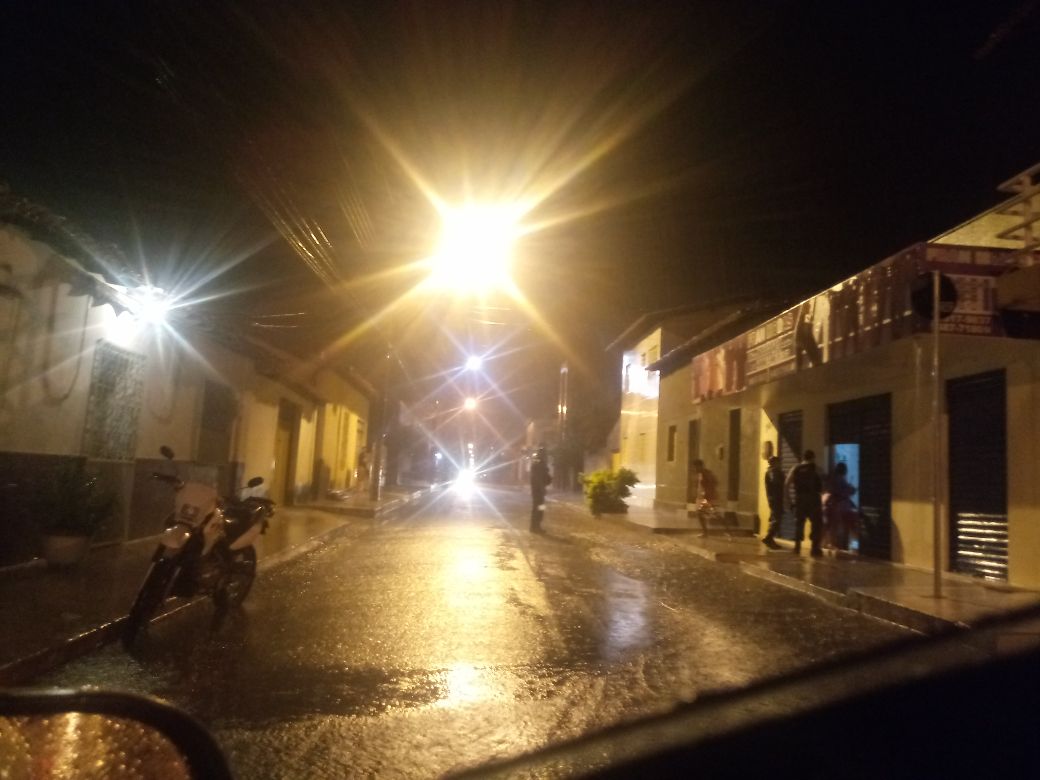 Polícia cerca bandidos