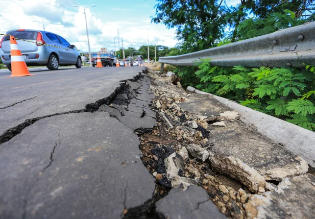 Pista da Ponte Wall Ferraz é interditada em Teresina 