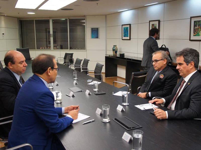 Encontro entre Ciro Nogueira, Firmino Filho e Nelson Antônio de Souza, da Caixa