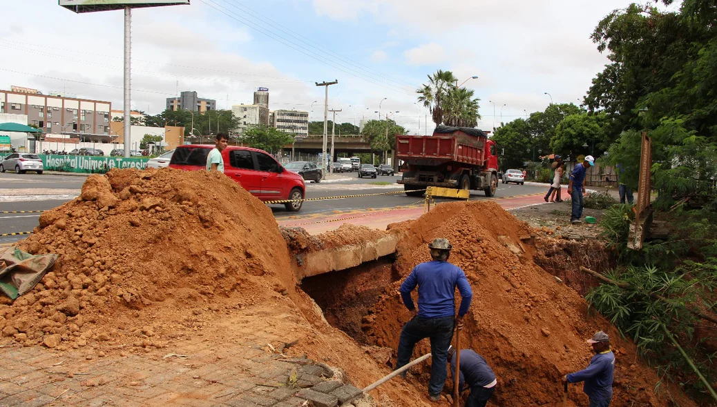 Firmino Filho visita calçadão da Avenida Marechal Castelo Branco