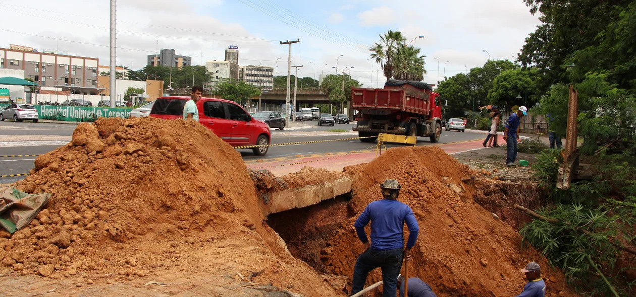 Firmino Filho visita calçadão da Avenida Marechal Castelo Branco