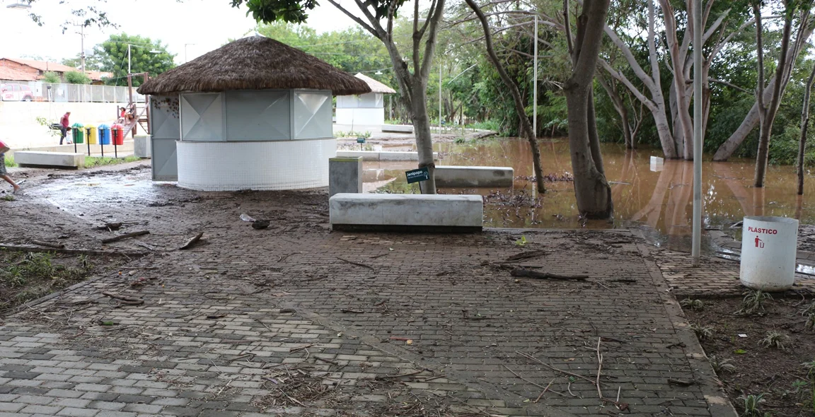 Parte do Parque Encontro dos Rios é alagado