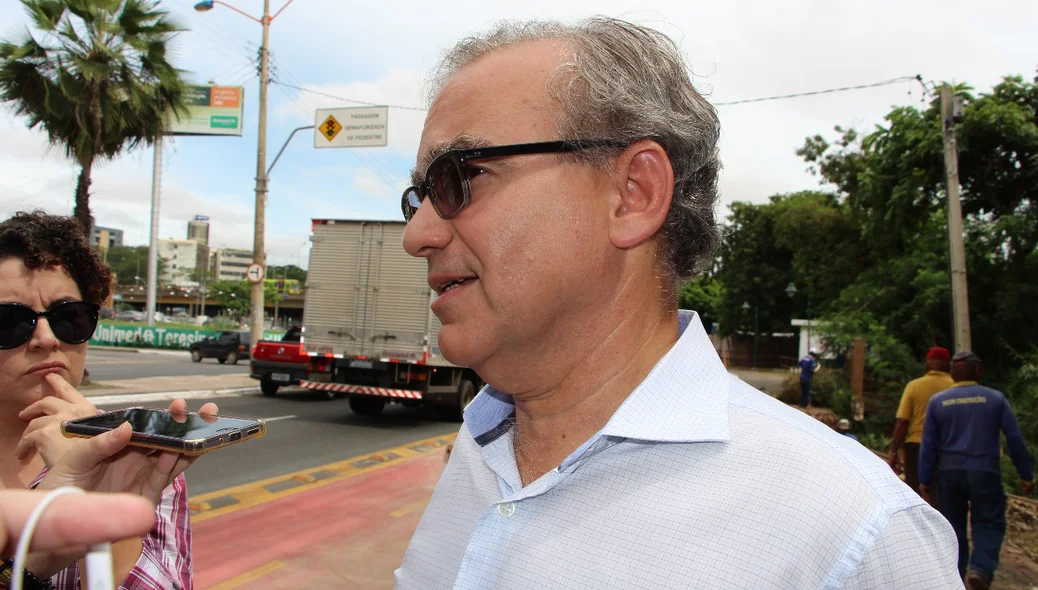 Prefeito Firmino Filho visita obras na Avenida Marechal Castelo Branco
