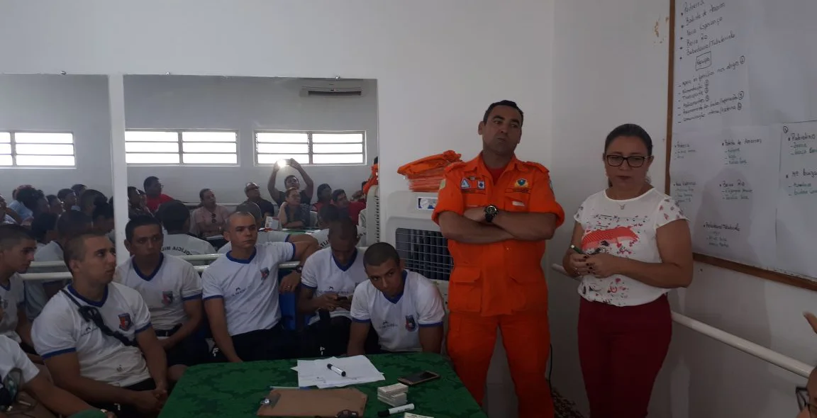 A prefeita reuniu as equipes que estão a frente das ações de resgate