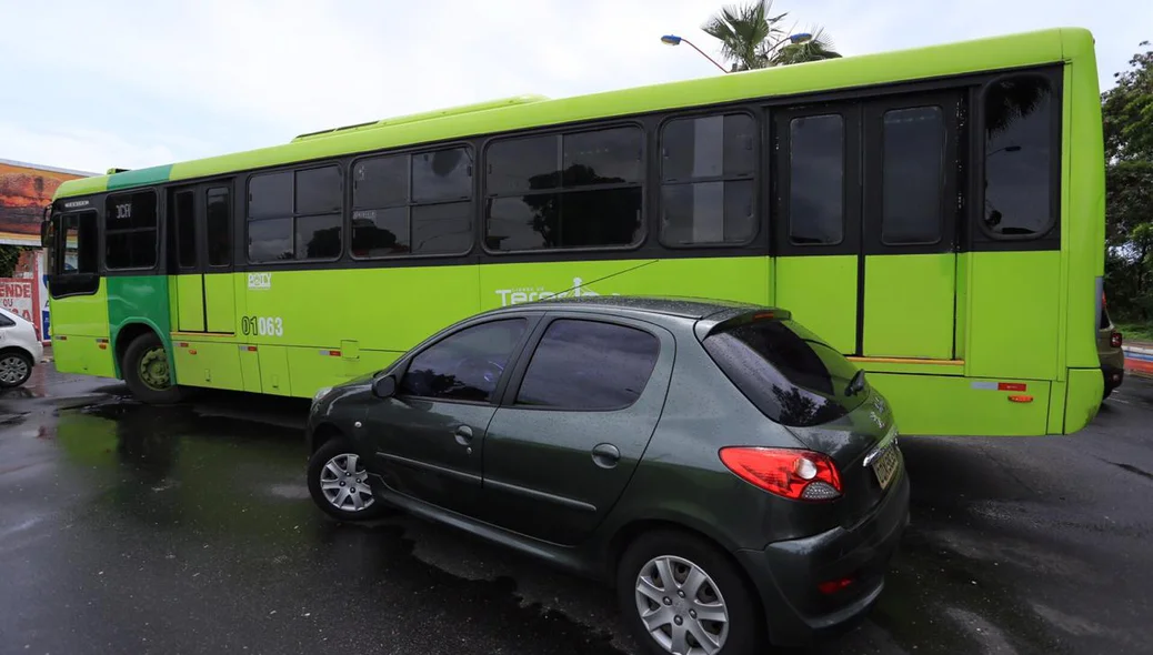 Acidente na Avenida Castelo Branco, em Teresina