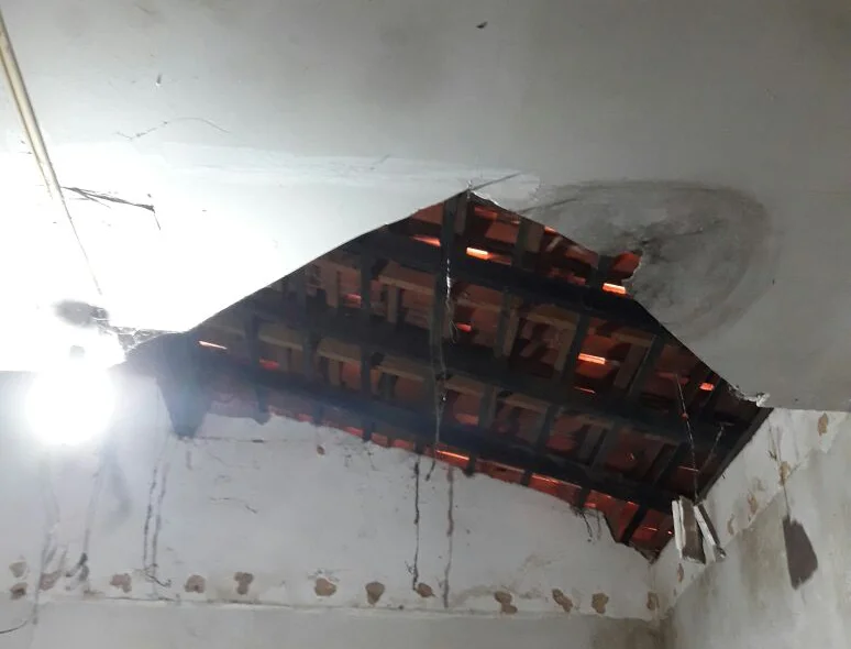 Buracos na parede e no teto