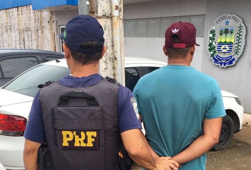 Condutor é preso com CNH falsa