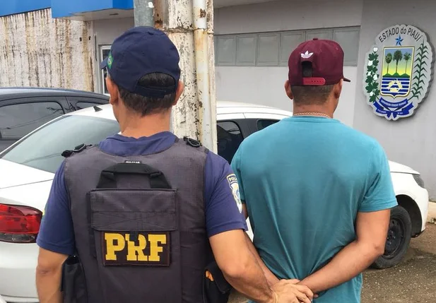 Condutor é preso com CNH falsa