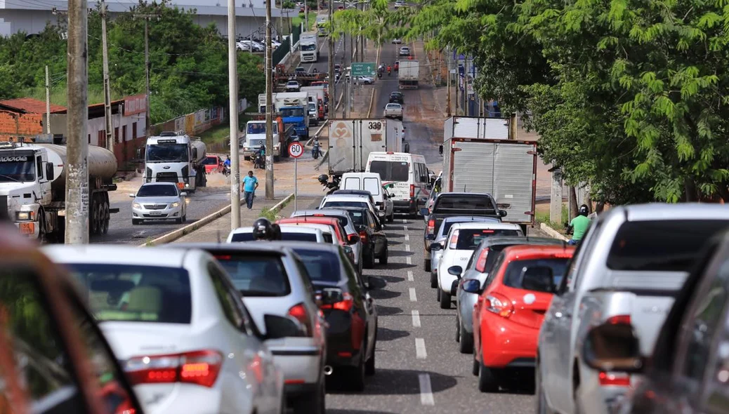Congestionamento na Avenida Joaquim Nelson