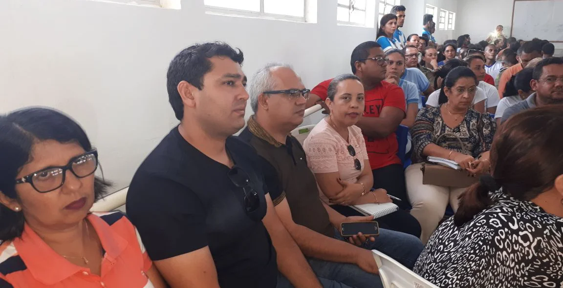 Equipe da Prefeita reunida 