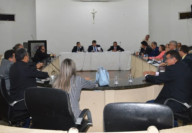 Para votação do projeto foram realizadas duas sessões