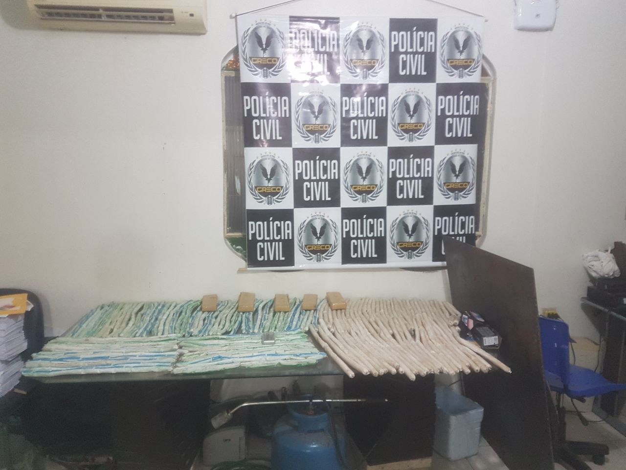 Material apreendido pela Polícia Civil
