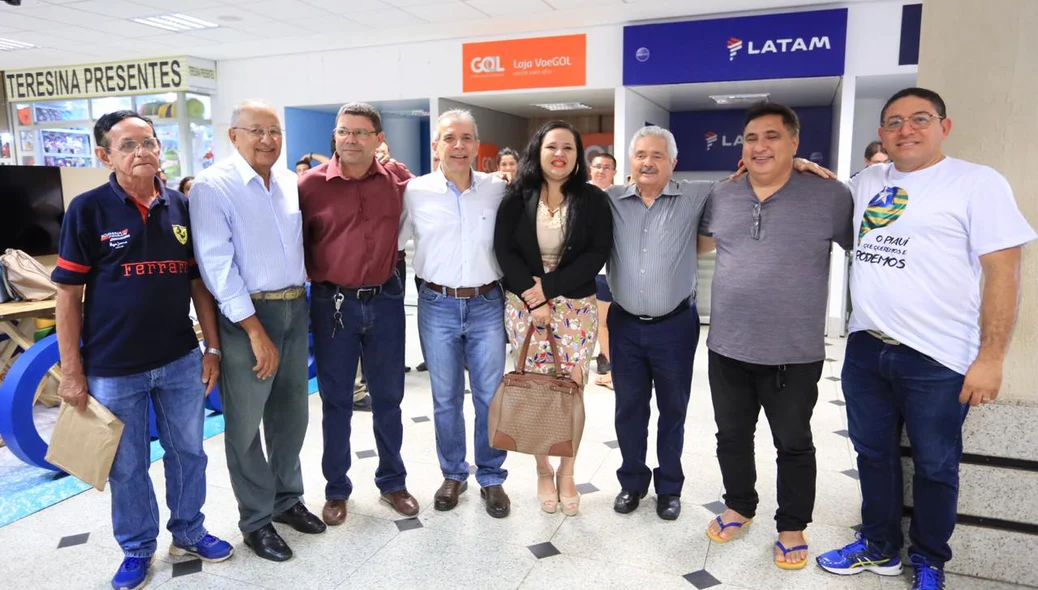 Políticos e membros do Podemos no aeroporto de Teresina 