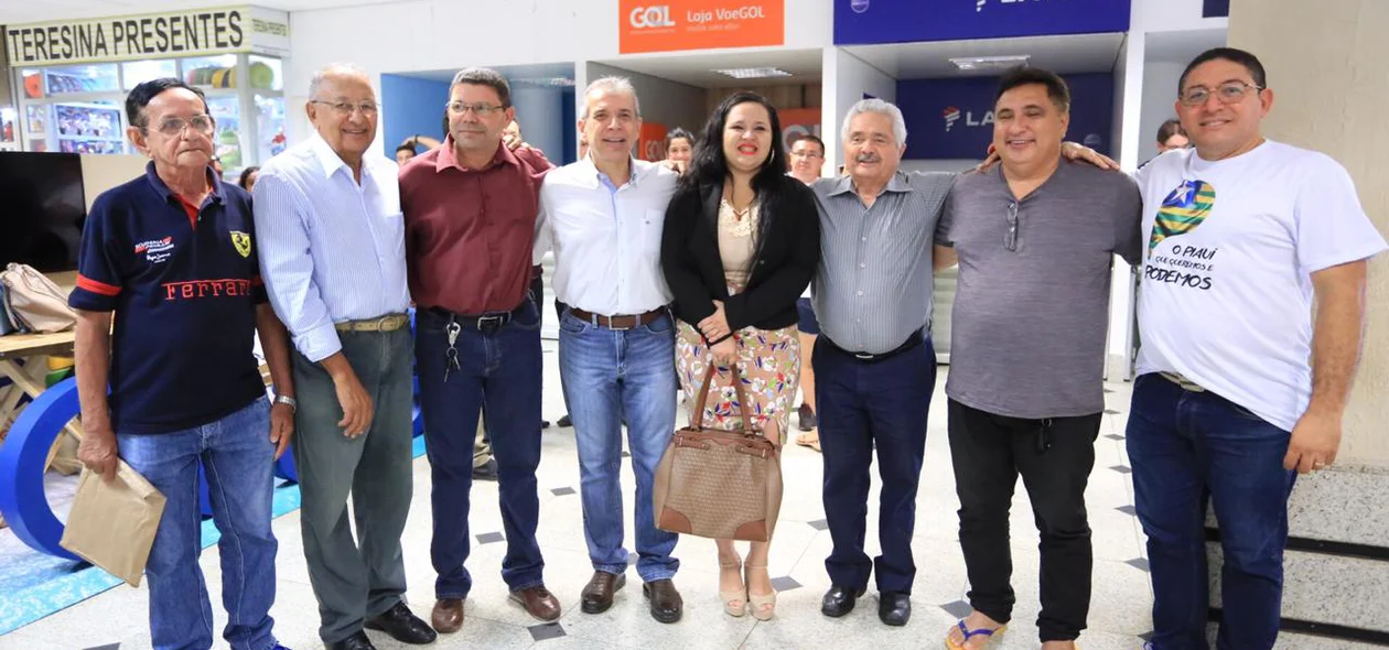 Políticos e membros do Podemos no aeroporto de Teresina 