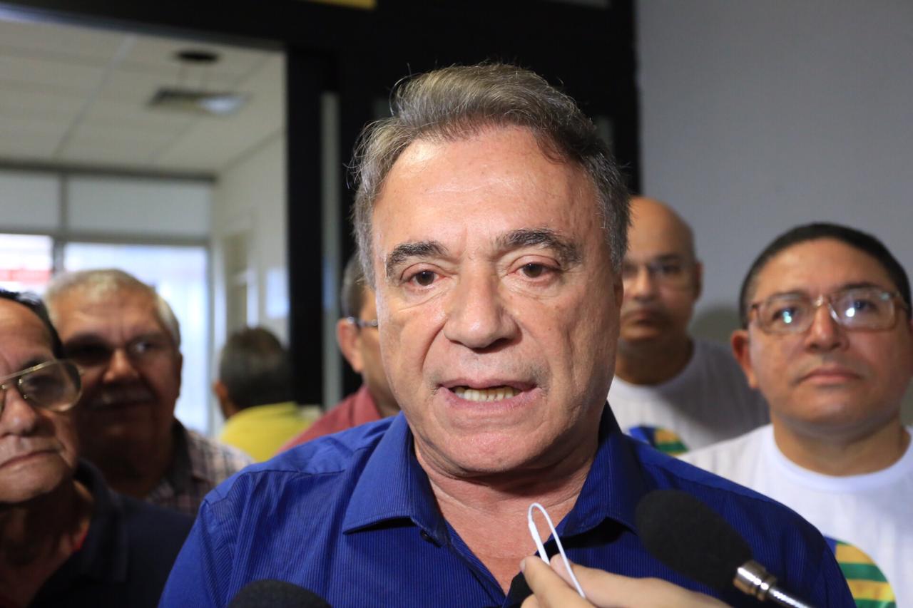 Presidenciável Álvaro Dias