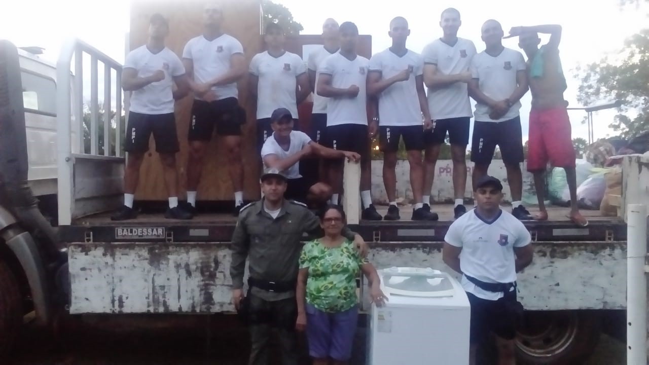 Equipe que realizou o resgate da família