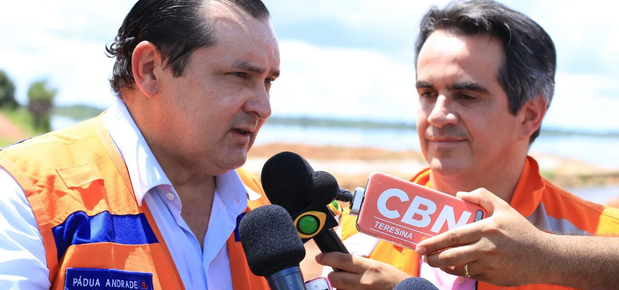 Ministro Pádua Andrade conversa com jornalistas