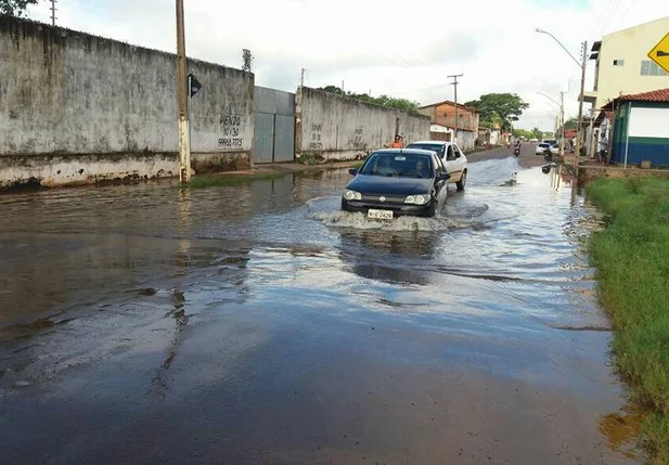 Rua de Esperantina alagada